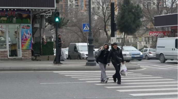 Xətai rayonunda piyadaların təhlükəsizliyi üçün yeni svetoforlar quraşdırıldı - VİDEO