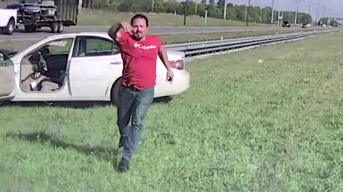 “Lexus” sürücüsü qəzaya düşdü; köməyə gələn şəxsi döyüb xəstəxanalıq etdi - VİDEO 