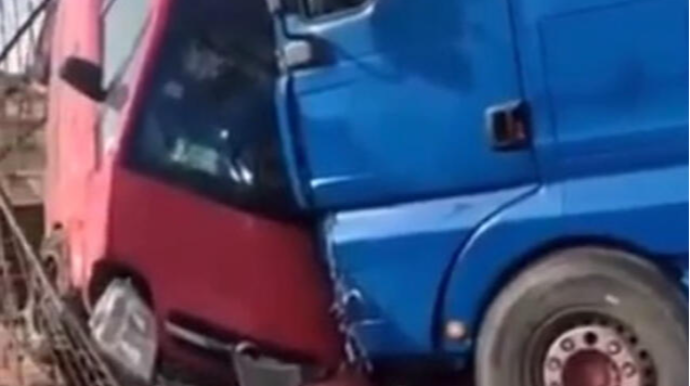 Sumqayıtda TIR “Opel”lə toqquşdu: Xəsarət alanlar var 