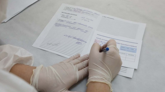 Saxta COVID-19 pasportu satan tibb bacısı barəsində cinayət işi başlanılıb