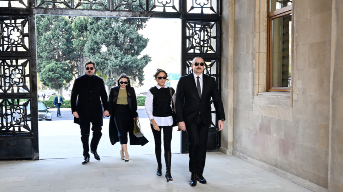 Prezidentlə ailəsinin paraddan yeni - FOTOLAR 