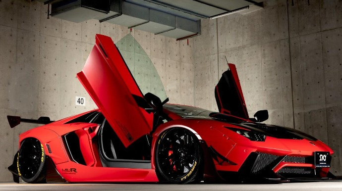 Rusiyada təzad: ucuz modellər satılmır, lüks maşın bazarı böyüyür 