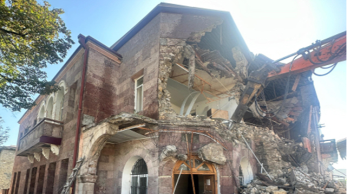 Xankəndidə qondarma rejimin “XİN”inin  binası sökülür - FOTO - VİDEO