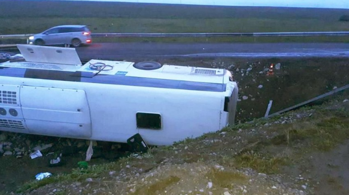 Azarkeşləri aparan avtobus aşdı, 7 nəfər öldü 