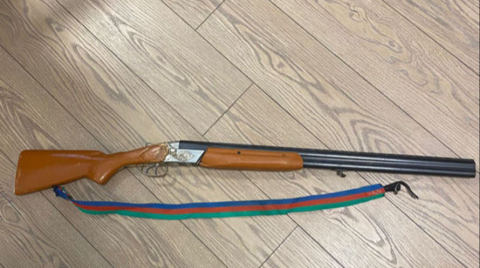 Vətəndaş ona hədiyyə edilən ov tüfəngini könüllü polisə təhvil verdi