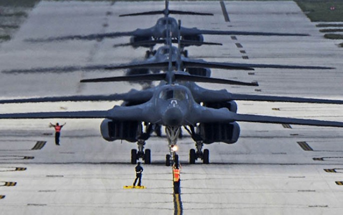 ABŞ-dan güc nümayişi - Qırıcılar havaya qalxdı