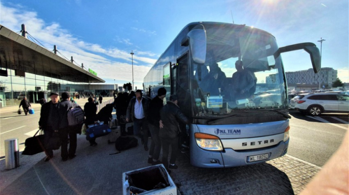 Bir qrup azərbaycanlı Ukraynadan Moskva vasitəsilə vətənə təxliyə edilib  - FOTO