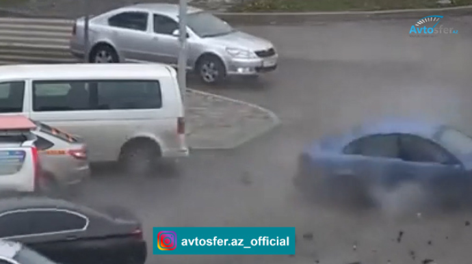 “BMW” yol polisi maşınına çırpıdı:  7 avtomobil əzildi, polis yaralandı  - VİDEO