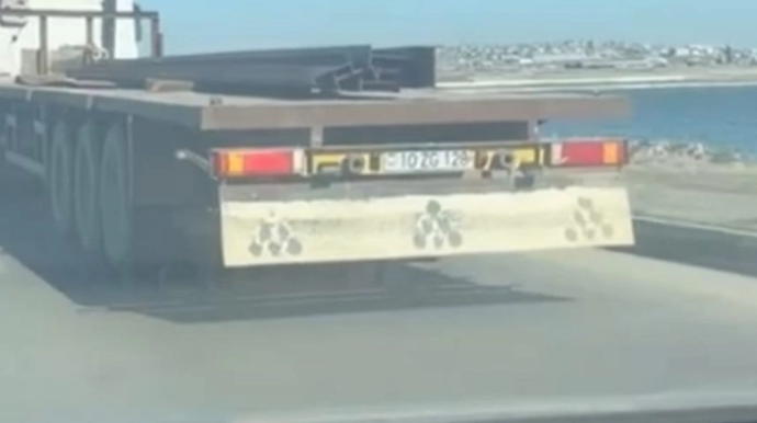 Bakıda yük maşını təhlükə yaratdı - VİDEO