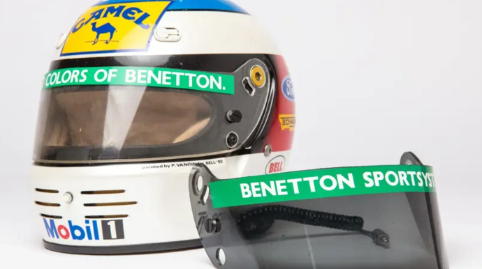 Əfsanəvi "F-1"  pilotunun dəbilqəsi hərraca çıxarıldı 