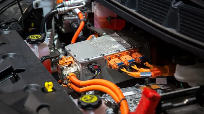 Elektrikli avtomobillərin yürüş məsafəsini artıracaq yeni həll: Metalsız mühərrik 