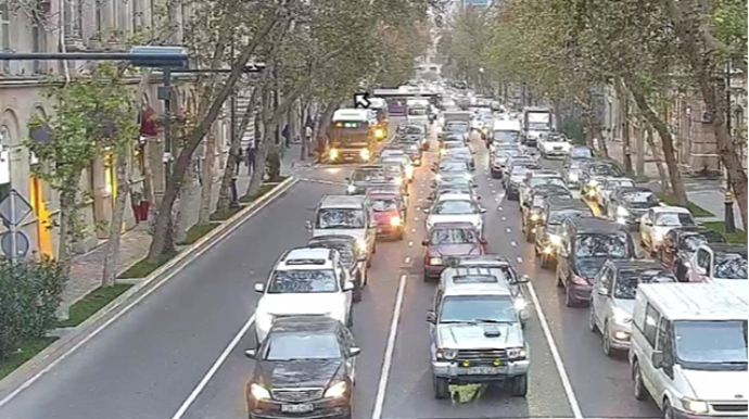 Bu yollarda tıxac var - SİYAHI 