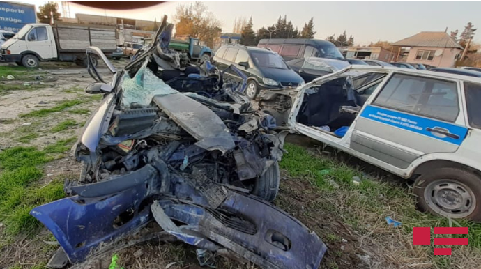 Sumqayıtda minik maşını yük avtomobilnə çırpıldı, ölən var - FOTO 
