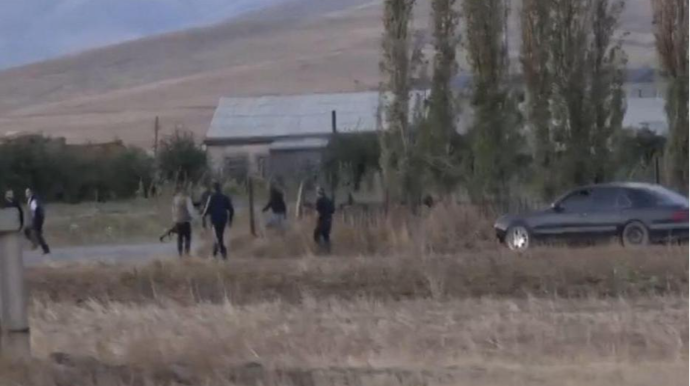Ermənilər Kəlbəcər rayonu ilə sərhəddə yerləşən Zod kəndindən qaçırlar - VİDEO 