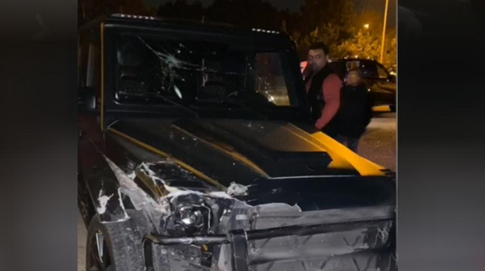 Azərbaycanlı müğənni "Galendewagen"i ilə qəzaya düşdü - FOTO 