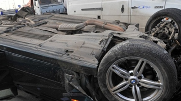 Bakıda "Mitsubishi Pajero"  yoldan çıxıb aşdı: ölən və yaralanan var   