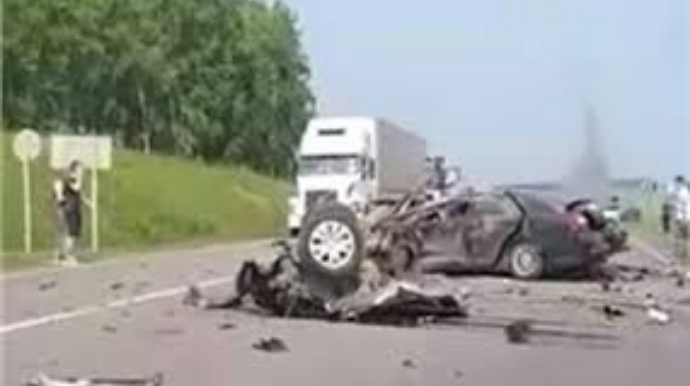 Əks zolağa çıxan "Chevrolet" 2 maşınla toqquşdu;  4 nəfər öldü - FOTO