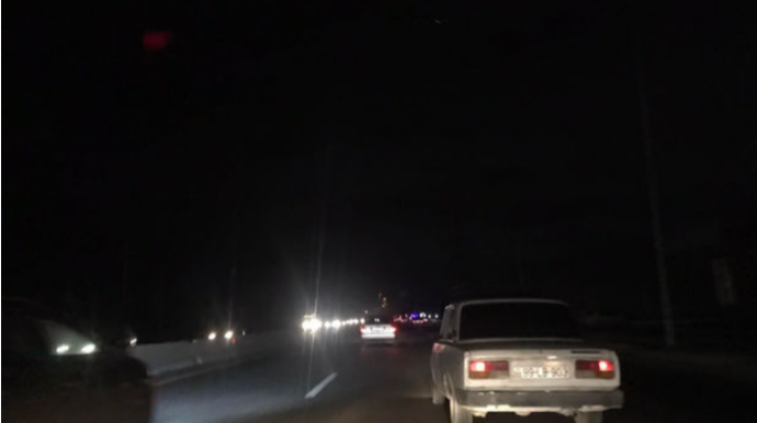 Bakı-Sumqayıt yolu qaranlığa qərq oldu  - VİDEO