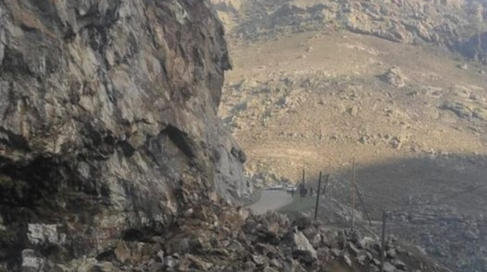 Uçqun baş verən yolda hərəkət bərpa edildi - YENİLƏNİB   - FOTO