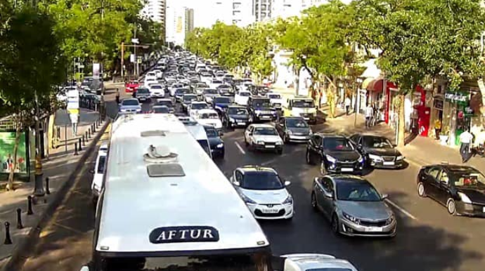 Bakıının bəzi küçə və prospektlərində sıxlıq var  - SİYAHI - FOTO