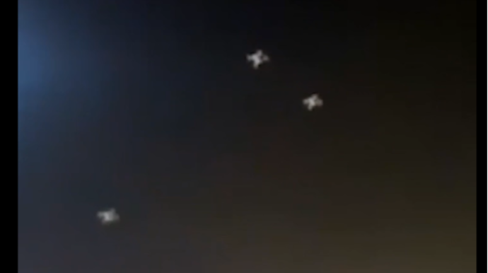 İdarəetməni itirən dronlar insanların başına töküldü - VİDEO 