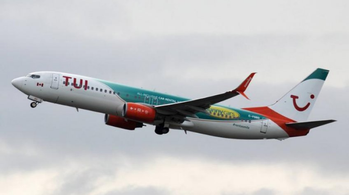 Təyyarə ekipaj üzvünü götürmək üçün əlavə 1000 kilometr yol qət etdi