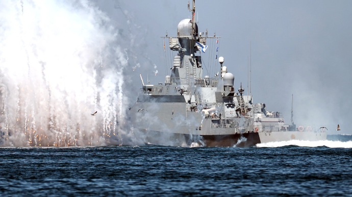 Aeroport yolunda təhlükə yaradan sürücü cərimələnib - VİDEO