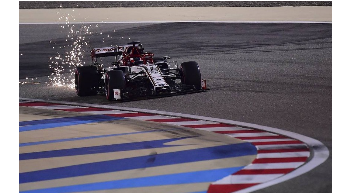 "Formula 1" pilotunun avtomobili alovlandı - VİDEO