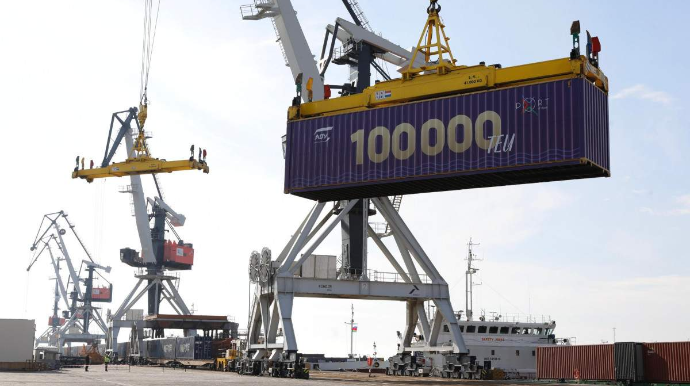 Рекордный результат в Бакинском порту - ФОТО