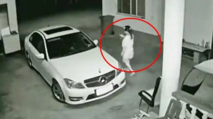 Əl əyləcini çəkməyi unudan qadın sürücünün həyəcanlı anları - VİDEO 