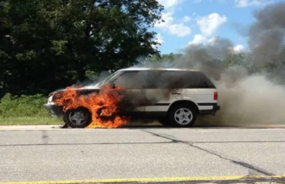 Bakıda “Land-Rover” yanıb kül oldu - VİDEO