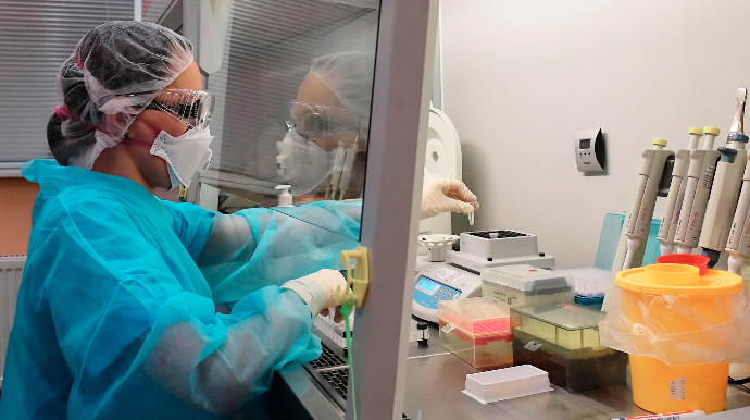 Gənclərin koronavirusa daha həssas olduğu üzə çıxıb