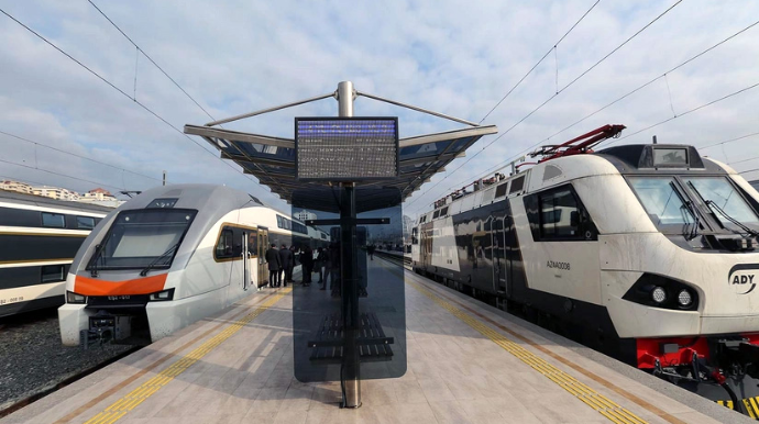 АЖД за 9 месяцев перевезли более 7 млн пассажиров 