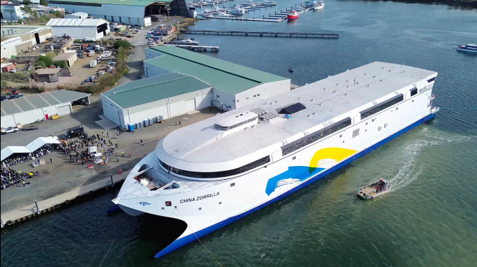 Dünyanın ən böyük elektrik gəmisi suya salındı - FOTO