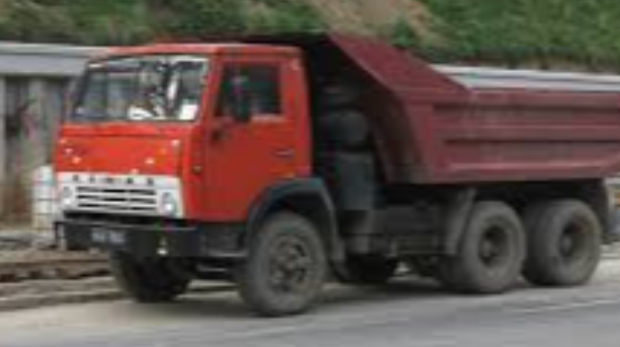 “KamAZ”dan pul və mobil telefon oğurlayanıb