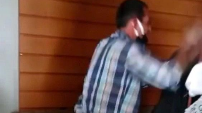 İşdən çıxmaq istəyən işçisini döydü- FOTO