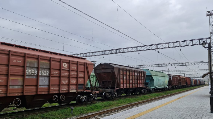 Azərbaycandan keçməklə Ermənistana taxıl daşıyan yük qatarı Biləcəriyə çatdı - FOTOLAR - YENİLƏNİB