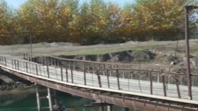 Qarabağ kanalının üzərində yerləşən körpü qəzalı vəziyyətdədir - TƏHLÜKƏ/VİDEO 