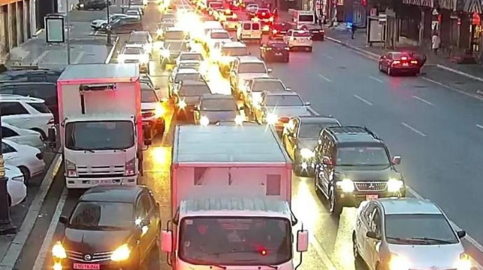 Bakının bəzi yollarında tıxac yaranıb - SİYAHI 