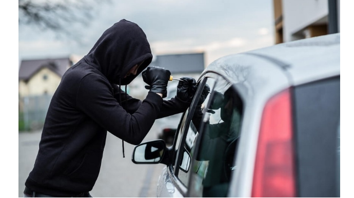 Bakıda motosiklet, Lənkəranda avtomobil qaçırılıb