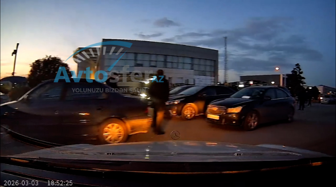 Maşını vağzalın önünə park edənlərə görə sürücülər 4 saatdır gözləyir - VİDEO 