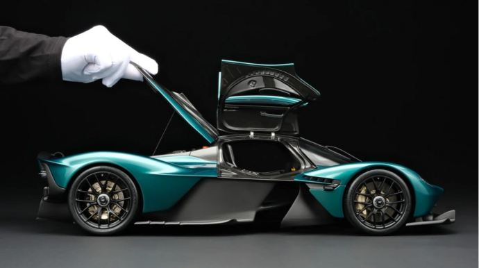 Oyuncaq "Aston Martin" həqiqi avtomobil qiymətinə satılır - FOTO