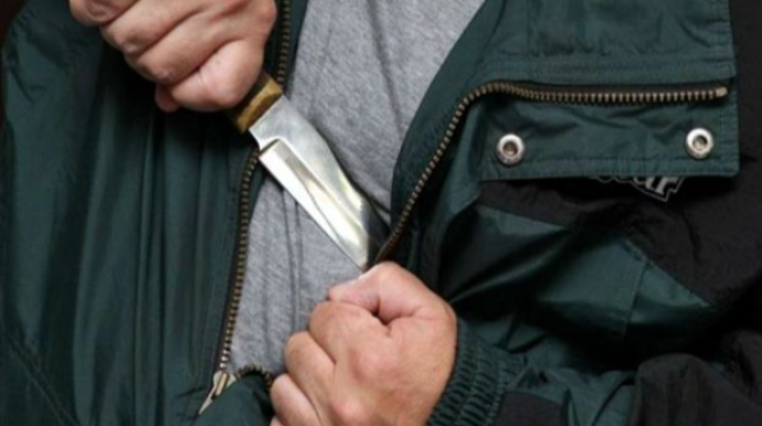 Şəmkirdə ata və oğlu bıçaqlanıb