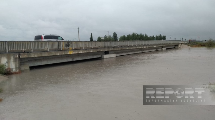 Bakı-Qazax yolunun üzərindəki körpüdə təhlükəli vəziyyət yaranıb  - FOTO