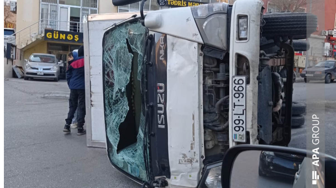 Bakıda yük avtomobili aşdı  - FOTO