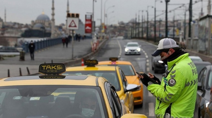 Türkiyədə üç gün küçəyə çıxmaq qadağan ediləcək