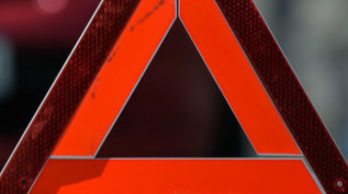 Mingəçevirdə avtomobil ağaca çırpıldı: Ölən və yaralananlar var 