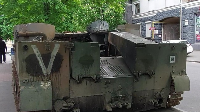 Ukraynada nümayişə çıxarılan vurulmuş Rusiya hərbi texnikası - FOTOREPORTAJ 