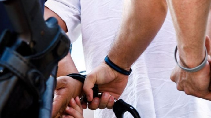 Xızıda sürücü və dostu polislərə müqavimət göstərib 