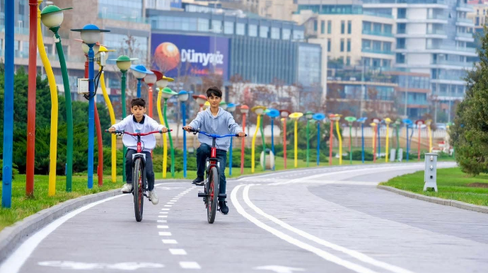 Bulvarda yeni velosiped zolağı salınıb - FOTOSESSİYA 